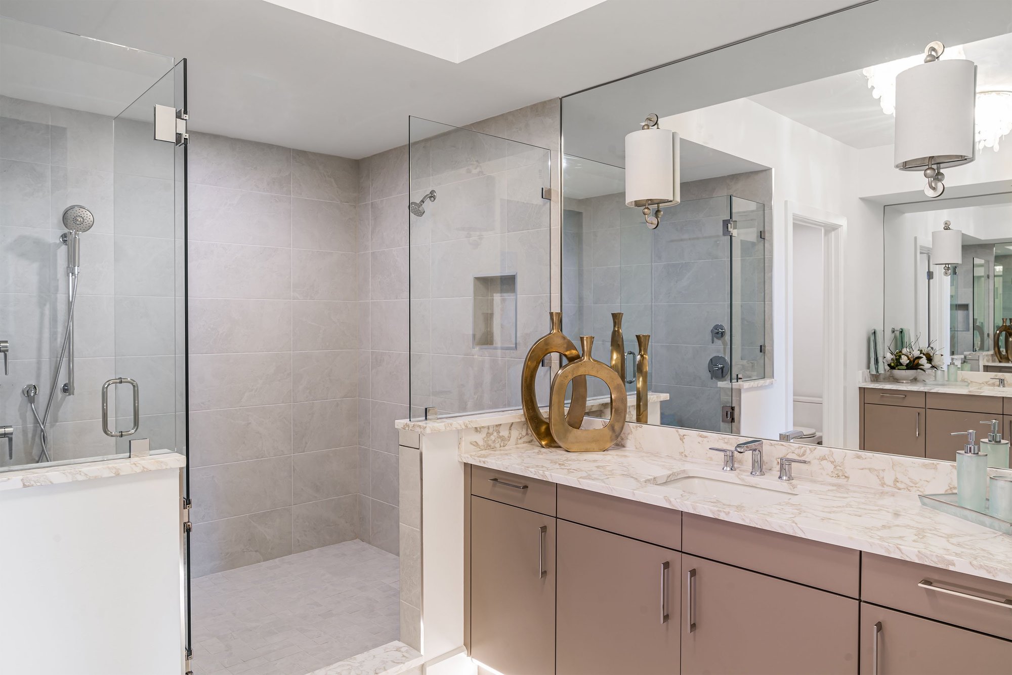 GV Model 303 - Master Bathroom