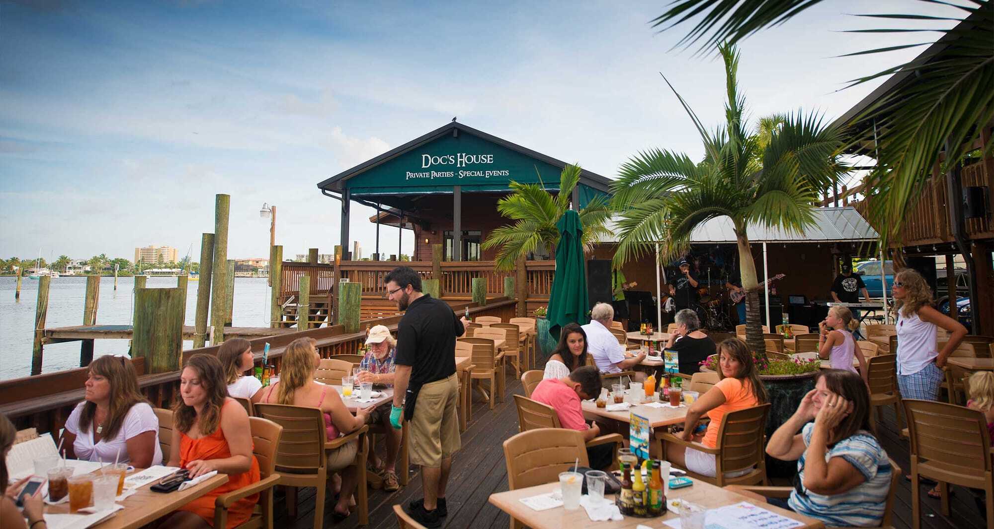 Dining & Seasonal Experiences in Fort Myers Beach